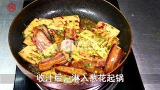 应季的美味【腊肉煎春笋】的做法步骤:5