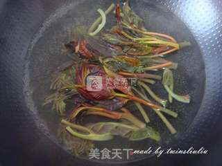 香椿炒鸡蛋的做法步骤：2