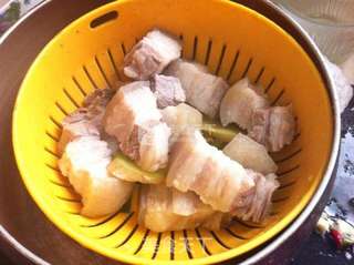 墨鱼干红烧肉的做法步骤:6
