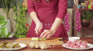海带排骨汤——春天必学养生滋补汤品的做法步骤:3