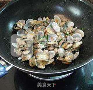 【绿苏花蛤】---夏日里的那一口清凉滋味的做法步骤:8