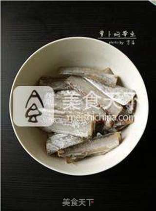 【朴实亦能鲜美】萝卜焖带鱼的做法步骤:2