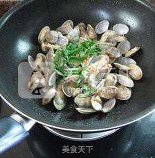 【绿苏花蛤】---夏日里的那一口清凉滋味的做法步骤:7