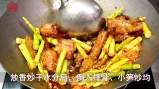 春季的美味【小笋烧排骨】的做法步骤:6
