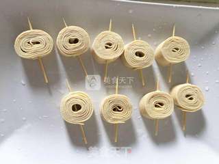 叉烧豆皮卷的做法步骤:3