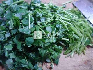 五花肉炒草籽的做法步骤：3