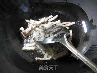 五花肉炒草籽的做法步骤：4