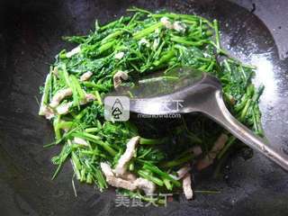五花肉炒草籽的做法步骤：9