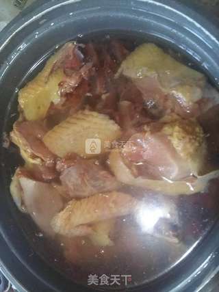 柴鸡炖蘑菇的做法步骤:2