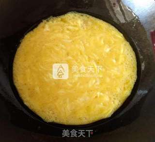素三鲜水饺 韭菜鸡蛋虾仁水饺的做法步骤:2