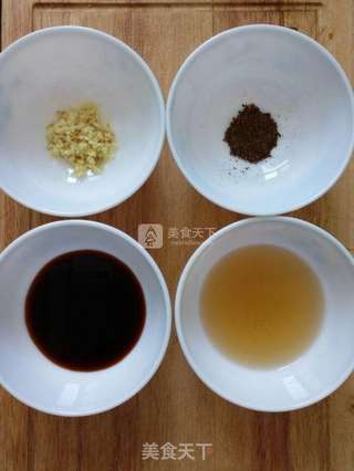 韭菜猪肉水饺的做法步骤:2