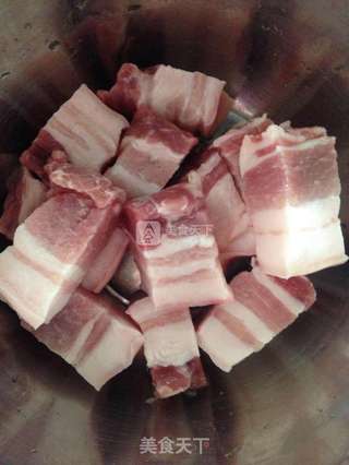 东坡肉的做法步骤：1