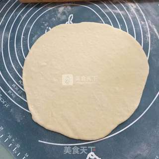 香肠花边大虾披萨的做法步骤:4