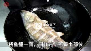 【湘乳烧鲈鱼】神厨让你目瞪口呆的做法步骤:4
