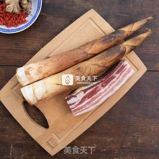 腌笃鲜 咸肉炖春笋的做法步骤:2