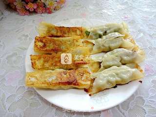 香菇青椒猪肉锅贴的做法步骤:13