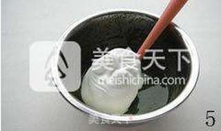 【抹茶蛋糕卷】---最爱那一抹清香的翠绿的做法步骤:5