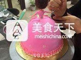 【双色抹面芭比蛋糕】的做法步骤:6