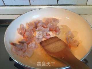 榆钱虾仁小米粥的做法步骤:2