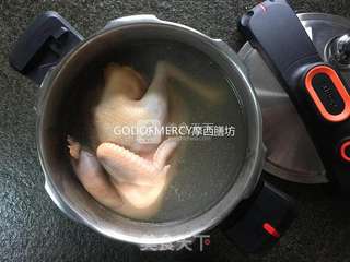 春季滋补养生最佳选择天麻核桃枸杞鸡汤的做法步骤:6