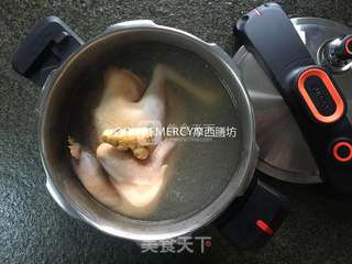 春季滋补养生最佳选择天麻核桃枸杞鸡汤的做法步骤:7