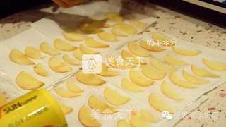 教你做浪漫甜点——玫瑰苹果卷的做法步骤:4