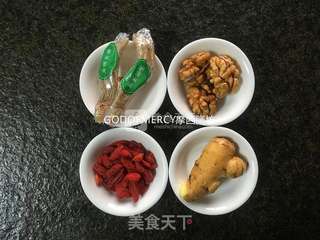 春季滋补养生最佳选择天麻核桃枸杞鸡汤的做法步骤:2