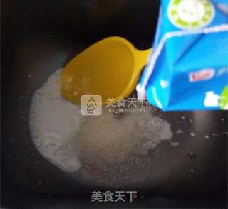 红心火龙果粒老酸奶的做法步骤：2