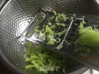 拌莴笋丝的做法步骤:2