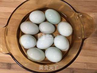 自制咸鸭蛋的做法步骤:2