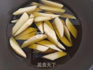 炸土豆条的做法步骤:2