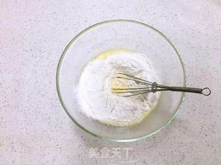 美人教你/8寸中空戚风蛋糕的做法步骤:3