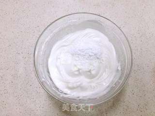 美人教你/8寸中空戚风蛋糕的做法步骤:7