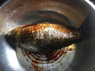 葱烤鲫鱼的做法步骤:2