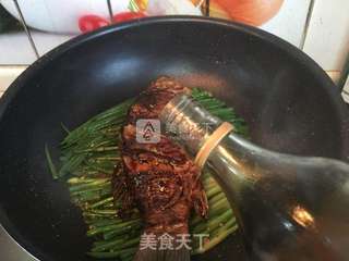 葱烤鲫鱼的做法步骤:11