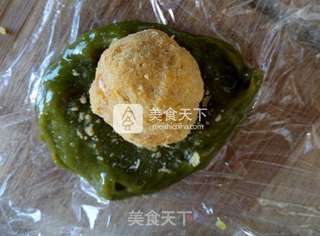 咸蛋黄肉松青团的做法步骤:14