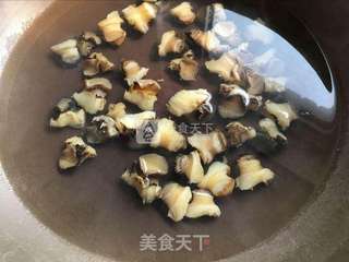 春韭炒螺肉的做法步骤:2
