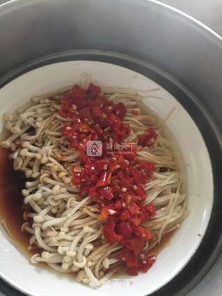 剁椒金针菇的做法步骤：3