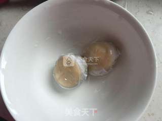 咸蛋黄肉松青团的做法步骤:2