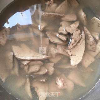辣椒炒猪肝的做法步骤:2