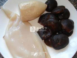 蛋皮鲜鱿的做法步骤：1