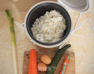 蛋炒饭的做法步骤：1