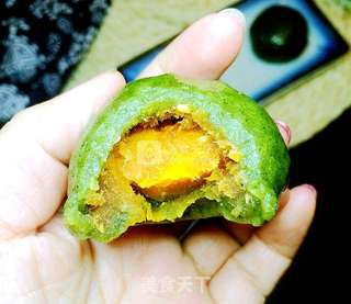 杏花楼咸蛋黄肉松青团的做法步骤:11