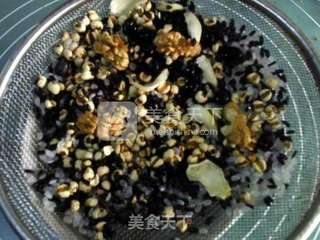 养肾三黑米糊的做法步骤:2