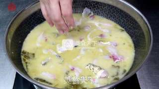 开味爽口的【酸菜鱼片】制作详解的做法步骤：8