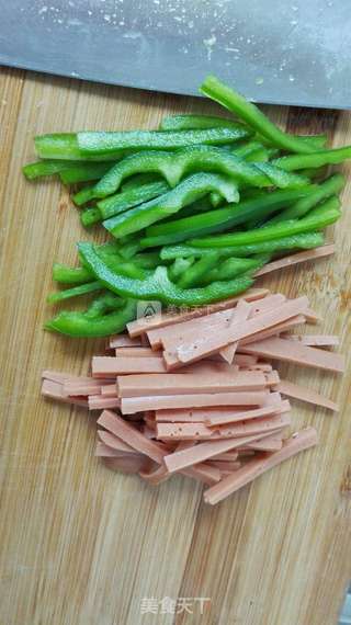 三丝炒乌冬的做法步骤:3