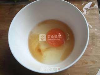 榆钱三文鱼蛋炒饭的做法步骤:5