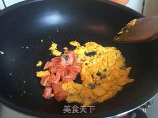 榆钱三文鱼蛋炒饭的做法步骤:7