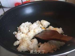 榆钱三文鱼蛋炒饭的做法步骤:9