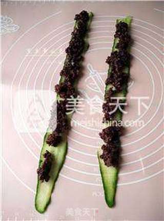 黑米黄瓜卷的做法步骤:7